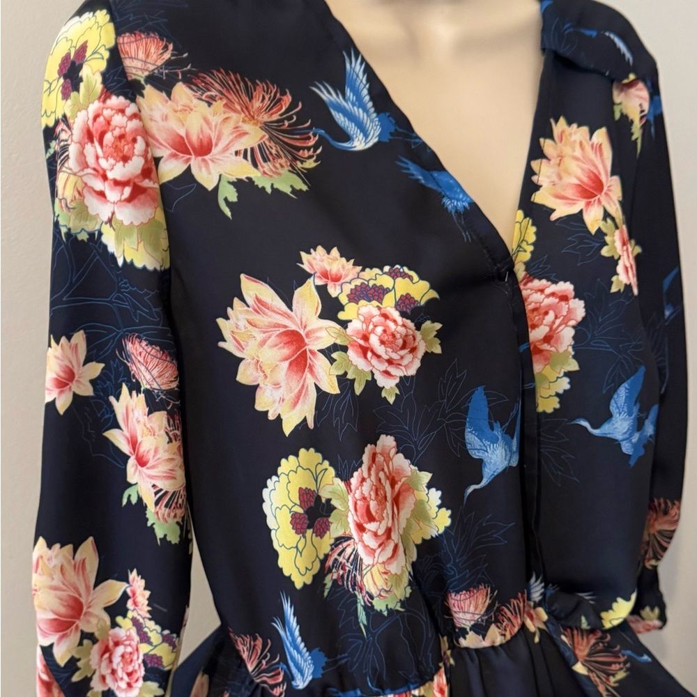 Lightweight Navy Floral Birds Dress 3/4 Sleeve V-Neck Dress M Size - Picture 4 of 4